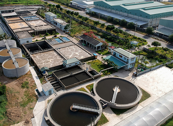 Xử Lý Nước Thải Công Nghiệp: Thách Thức & Giải Pháp Từ Góc Nhìn Hóa Chất